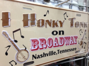 I honky tonk on Broadway in Nashville, Tennessee